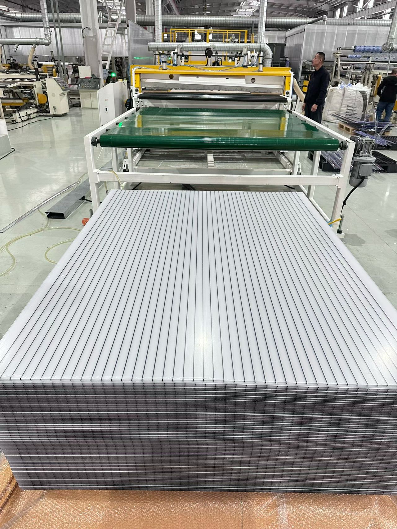 Jwell PC Hollow Plate/U Shaped/U Locked Plate Extruder Machine Plastic Hollow Plate Extrusion Machine