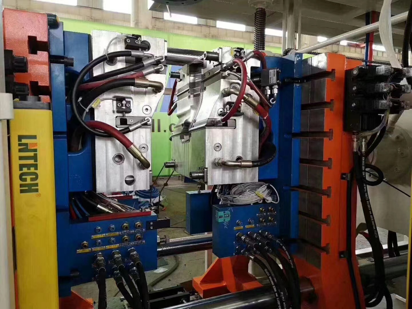 Jwell Three-dimensional Blow Molding Machine (Robot) for Automatic Air Duct/Oil Filler Pipe