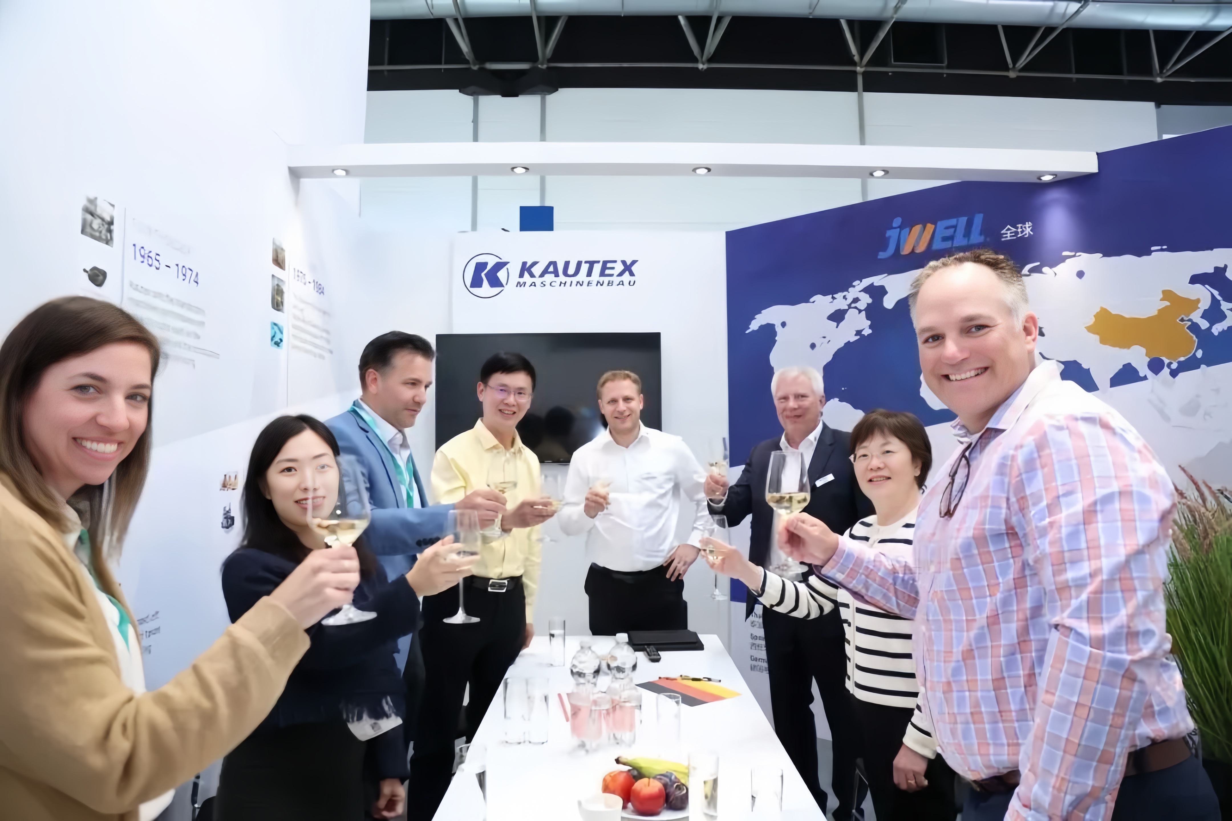 Kautex Germany Signs New Generation KBB100D Equipment Order with American Customer Radius During K2025 Exhibition